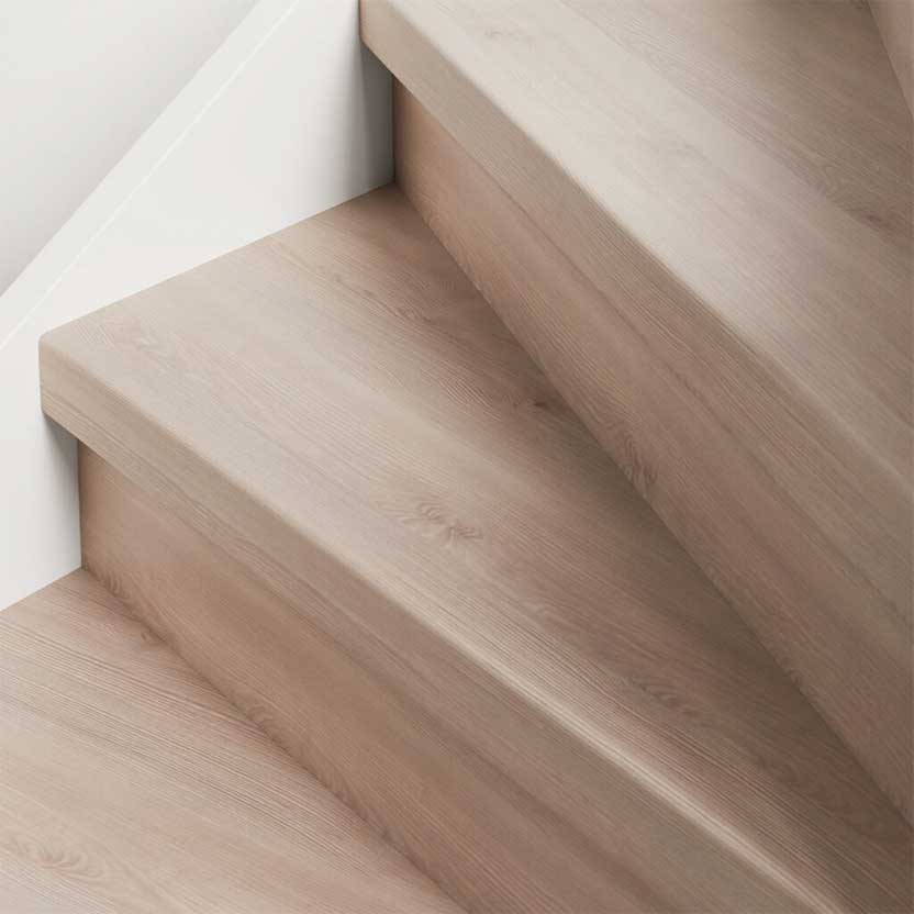 Stairmaker trap decor - Swedish Pine met wit stootbord