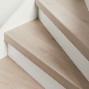 Stairmaker trap decor - Swedish Pine met wit stootbord