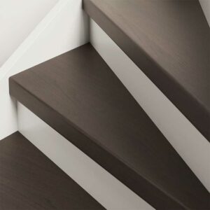 Stairmaker trap decor - Rich Walnut met wit stootbord