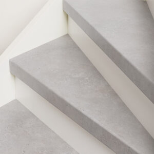 Stairmaker trap decor - Light Cement met wit stootbord