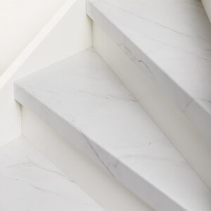Stairmaker trap decor - White Marble met wit stootbord